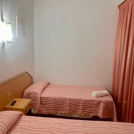 Guest house Fonda Can Setmanes 2*